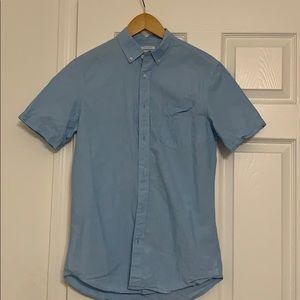 Old Navy men’s blue short sleeve button up